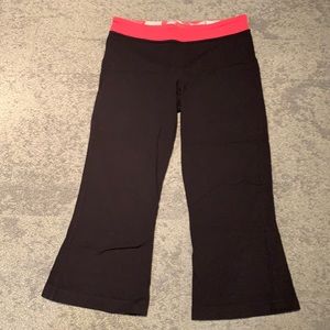 Lululemon crop pants with pink flower band and trim - size 6